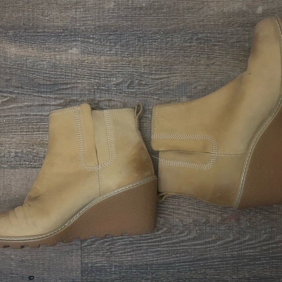 Timberland “Amston” pull on wedge Chelsea boot 7.5 in good condition - Picture 2 of 10